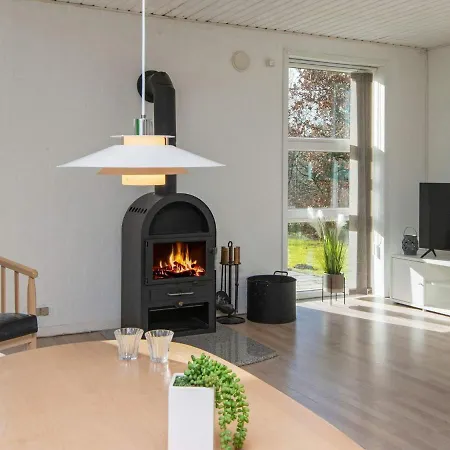 6 Person In Toftlund-by Traum